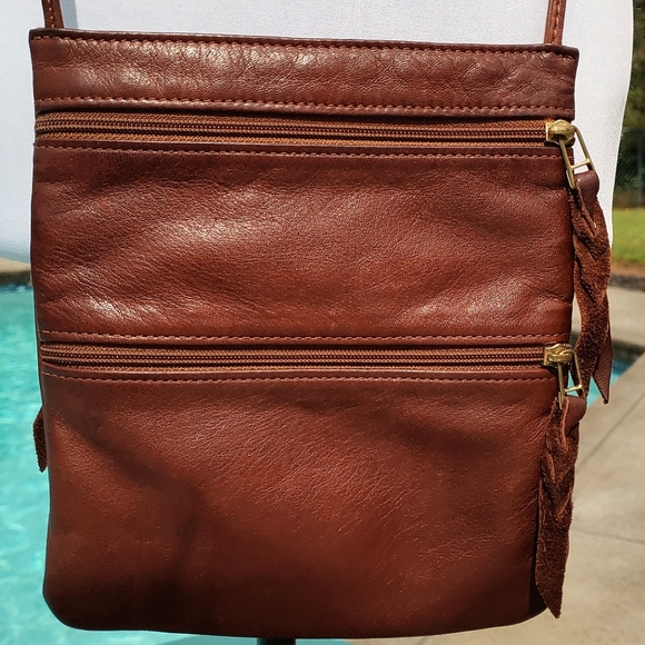 SVEN Berkeley USA Brown Leather Medium Crossbody Bag - Picture 3 of 17